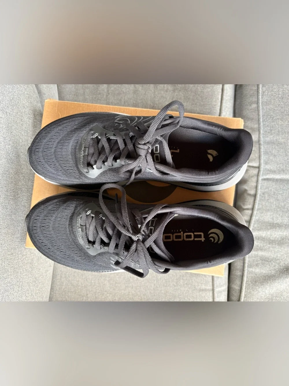 Topo Athletic Aura Running Shoes | Black/ Charcoal | Men’s 9.5 | Road Runner EUC